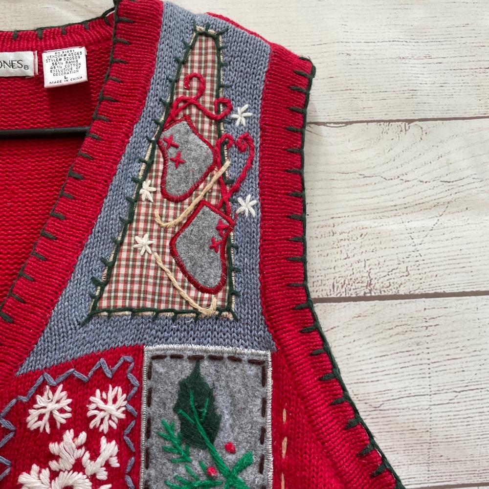 VINTAGE VICTORIA JONES EMBROIDERED PATCHWORK SWEATER VEST - Picture 6 of 9